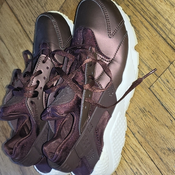 Nike Air Huarache Metallic Mahogany - 6.5 - Picture 3 of 9